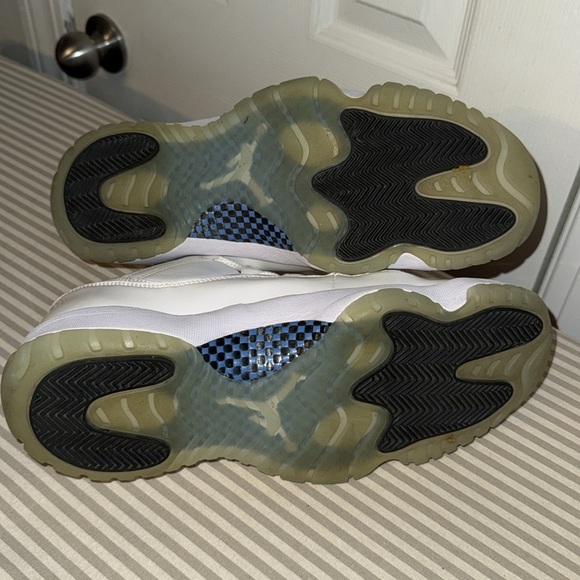 Jordan Retro 11 Low GS White Size 11 1/2 - Picture 8 of 8